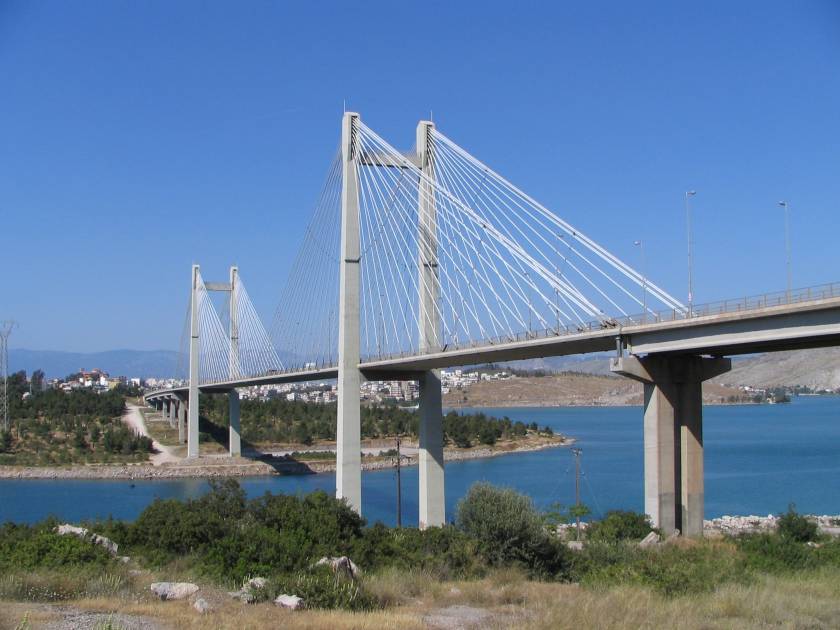 30χρονος απειλούσε να πέσει από γέφυρα της Χαλκίδας