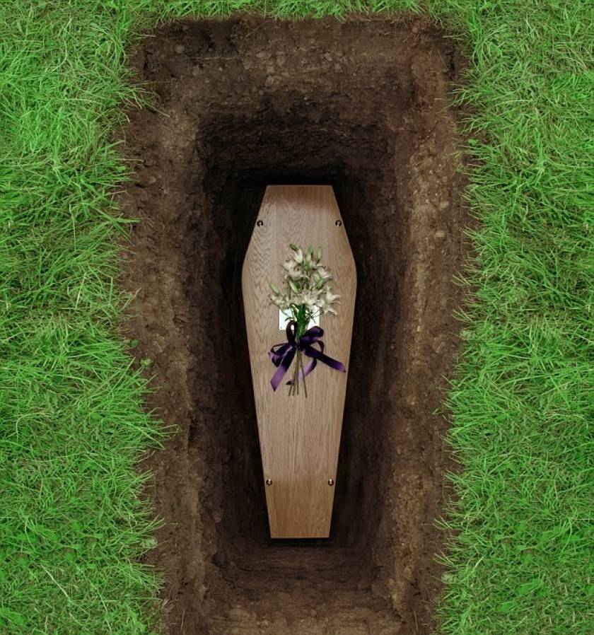 Νεκρόφιλος προσπάθησε να κάνει σεξ σε τάφο και τον... πήρε ο ύπνος!