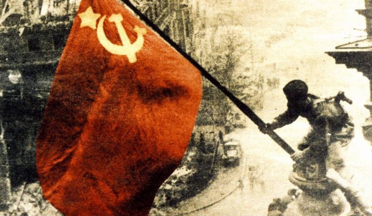 Οργισμένη η Μόσχα με τη βεβήλωση μνημείου του σοβιετικού στρατού