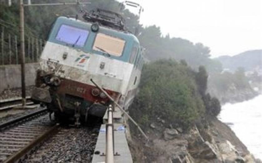 Ιταλία: Τρένο κρεμόταν πάνω από γκρεμό εδώ και 38 ημέρες!