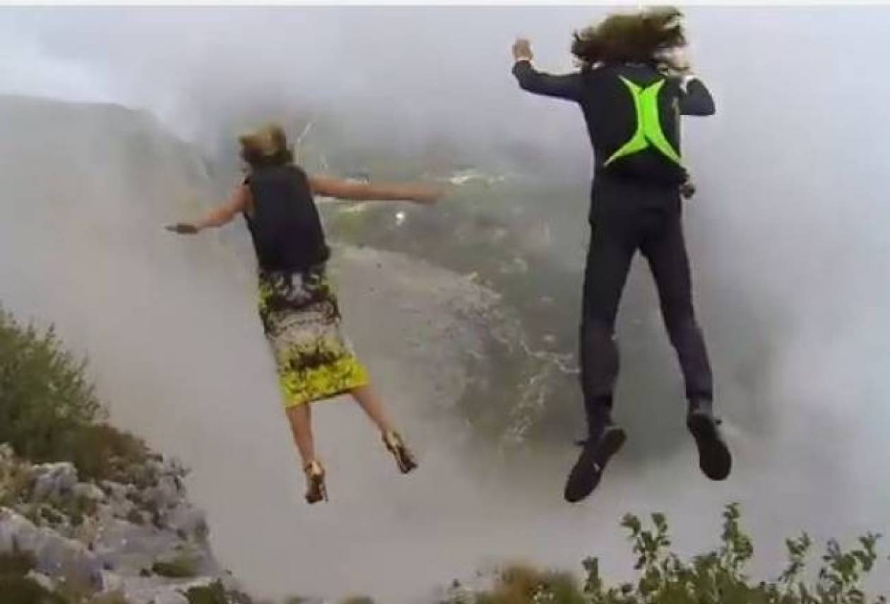 Thrilling: Sky diving… in high fashion style!