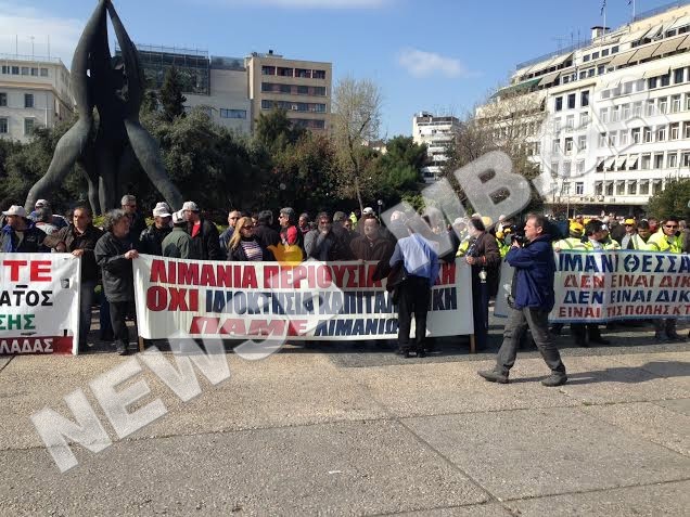 ΤΩΡΑ: Ξεκίνησε η πορεία των λιμενεργατών προς τη Βουλή (pics)