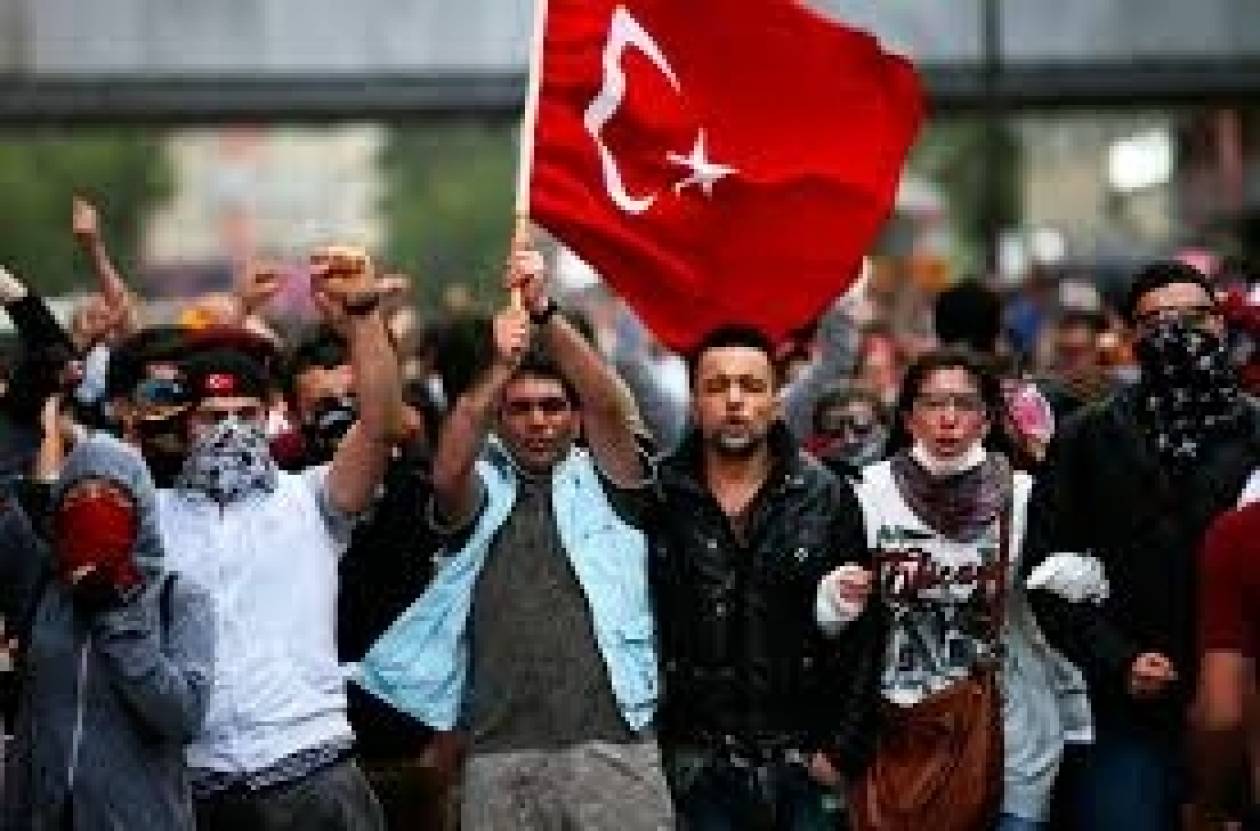 Καζάνι που βράζει η Τουρκία. Ζητούν παραίτηση Ερντογάν
