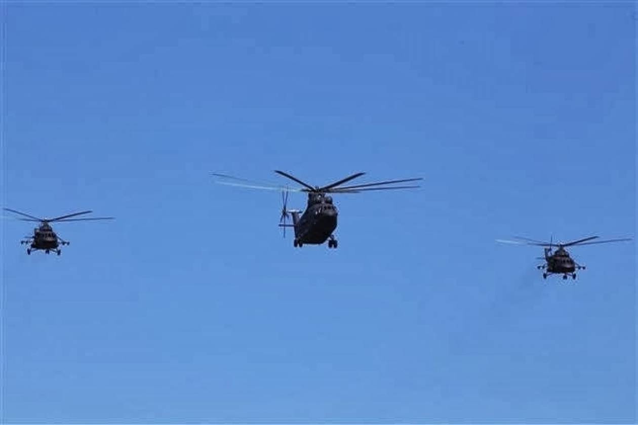 Ρωσικά ελικόπτερα πέρασαν σήμερα τα σύνορα της Ουκρανίας (βίντεο)