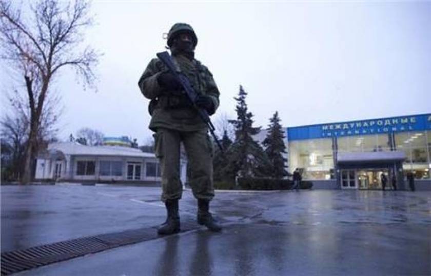 Reuters: Στρατιωτική κατάληψη σε αεροδρόμια της Κριμαίας