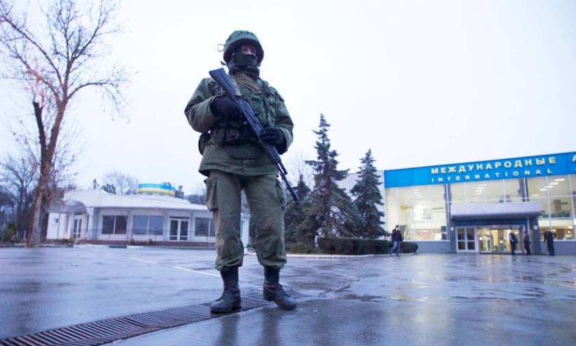 Ρωσικές δυνάμεις κατέλαβαν ακόμα ένα αεροδρόμιο στην Κριμαία