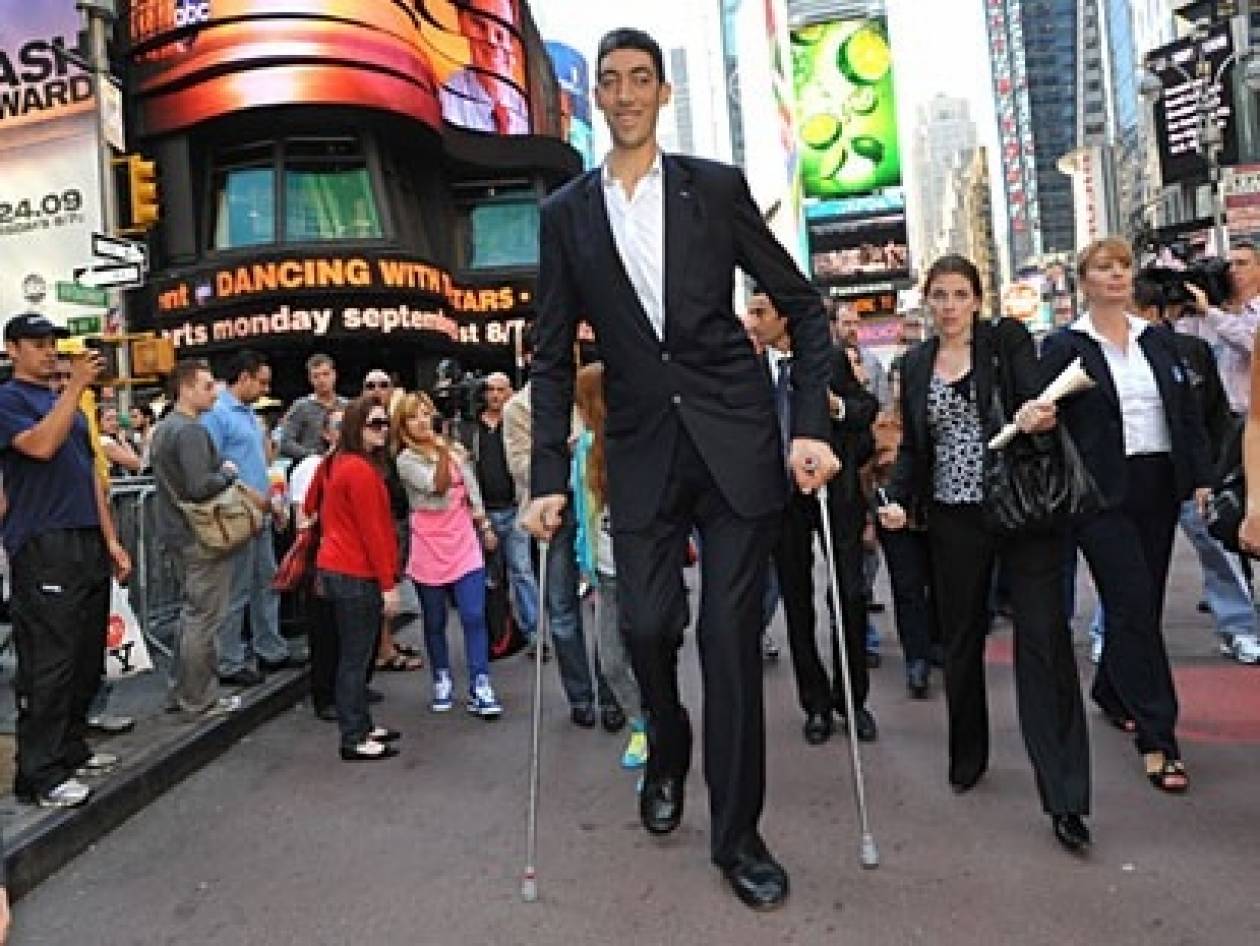 Ο ψηλότερος άνθρωπος του κόσμου είναι 2,51 μέτρα