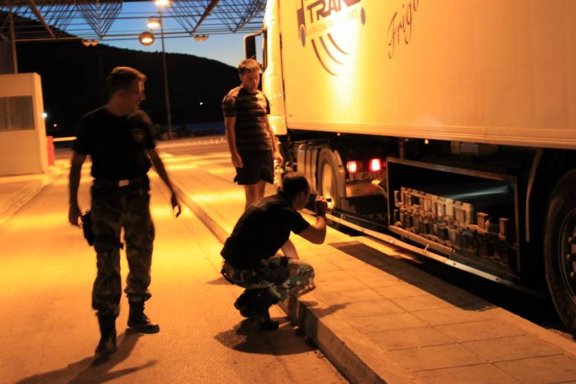Σε κρύπτη φορτηγού μετέφερε Βούλγαρος διακινητής επτά μετανάστες