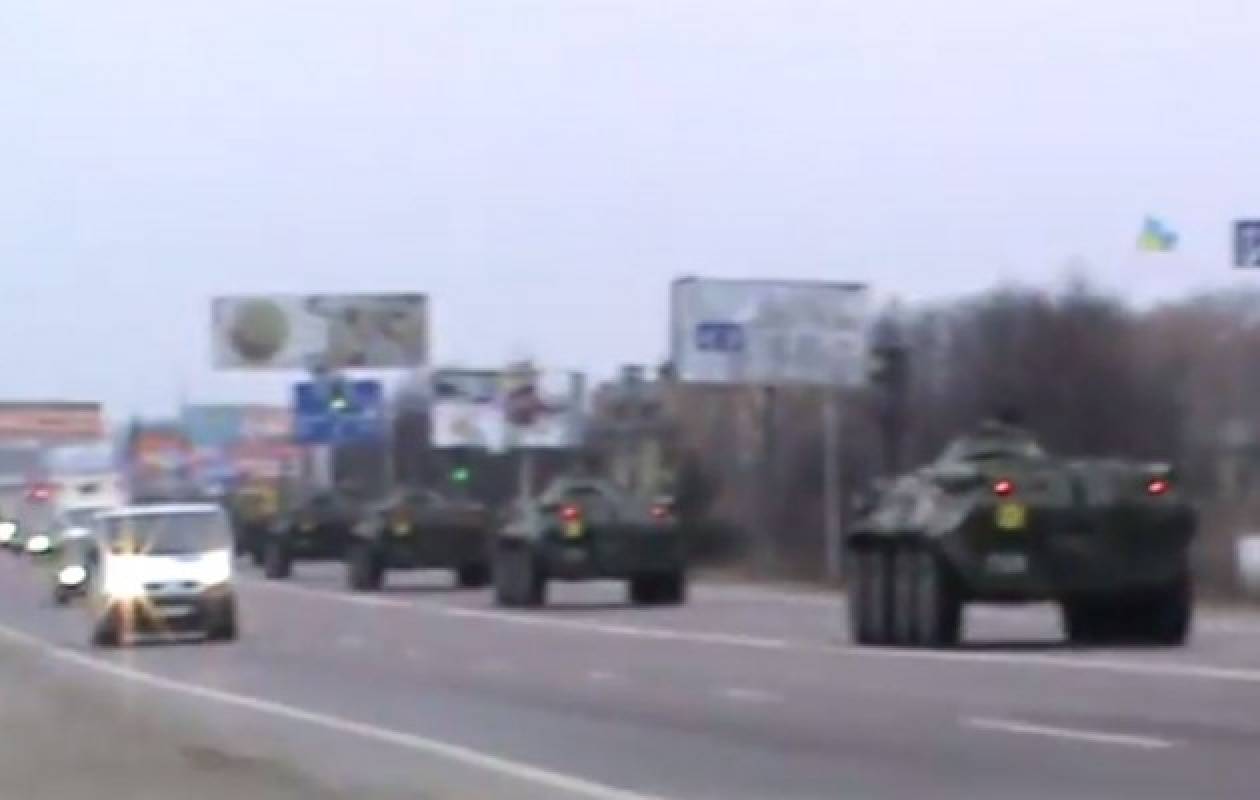 Κομβόι ουκρανικών τανκς κατευθύνεται προς την Κριμαία (βίντεο)