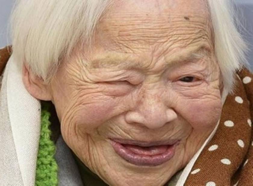 Η γηραιότερη γυναίκα στον κόσμο αποκαλύπτει τα μυστικά μακροζωίας της