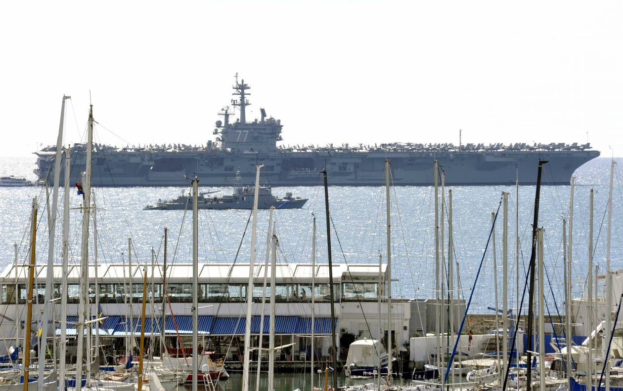 USS George H.W.Bush (CVN-77) enters the bay of Faliro