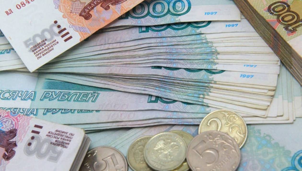 Η Ρωσία στήριξε το ρούβλι με το ποσό-ρεκόρ των 11,3 δισ. δολαρίων