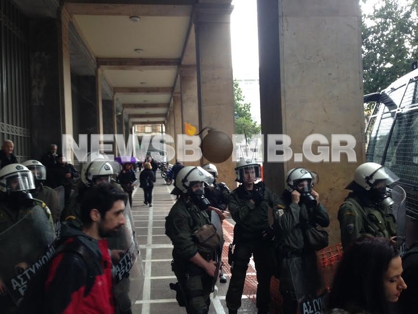 Σοβαρά επεισόδια με τραυματίες στο κέντρο της Αθήνας