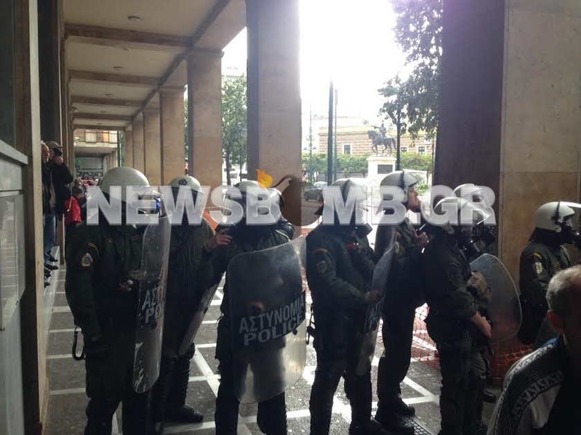 Σοβαρά επεισόδια με τραυματίες στο κέντρο της Αθήνας