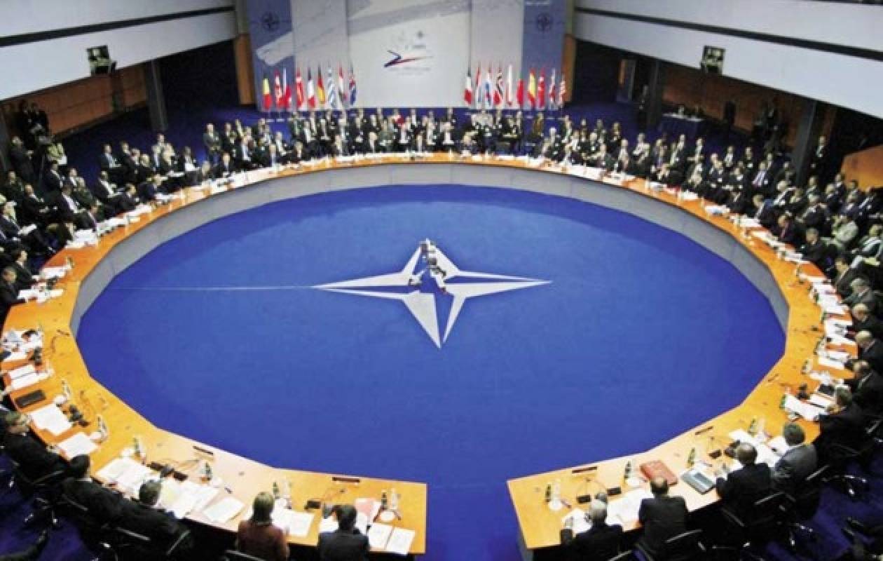 Το ΝΑΤΟ καλεί τη Ρωσία να αποσύρει τα στρατεύματά της από την Κριμαία