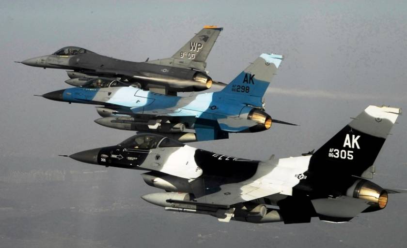 F-16 και στρατιώτες στέλνουν οι ΗΠΑ στην Πολωνία