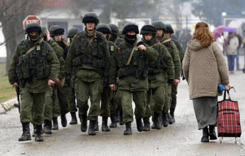 Ουκρανία: Τους 30.000 έχουν φτάσει οι Ρώσοι στρατιώτες στην Κριμαία