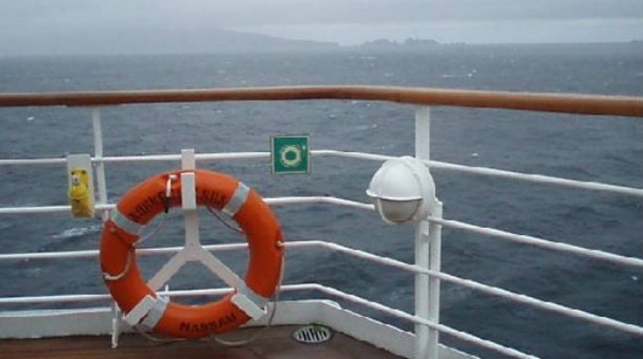 Εισροή υδάτων στο τουρκικό πλοίο που προσάραξε στην Μύκονο