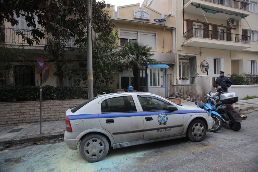 Επίθεση με μολότοφ στο αστυνομικό τμήμα Χαλκηδόνας (pics)