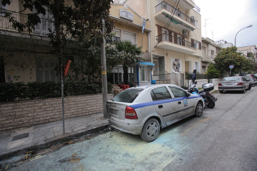 Επίθεση με μολότοφ στο αστυνομικό τμήμα Χαλκηδόνας (pics)