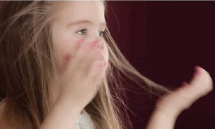 3χρονη έκοψε τα μαλλιά της και τα έδωσε σε παιδιά με καρκίνο (vid)