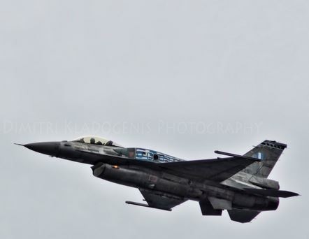 Εντυπωσιακές φωτογραφίες: Η επίδειξη του F-16 στη Ρόδο!