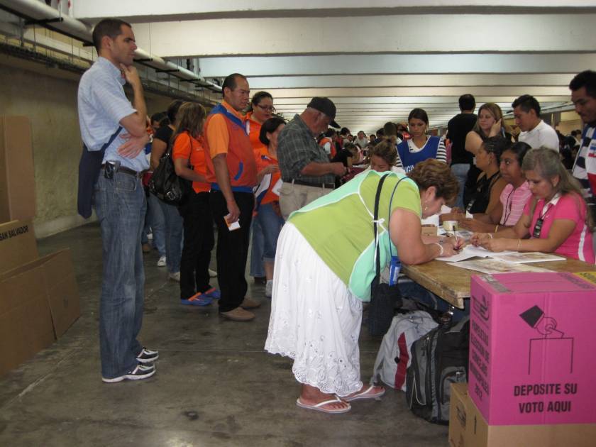Ελ Σαλβαδόρ: Προβάδισμα του Σάντσες Σερέν στις προεδρικές εκλογές