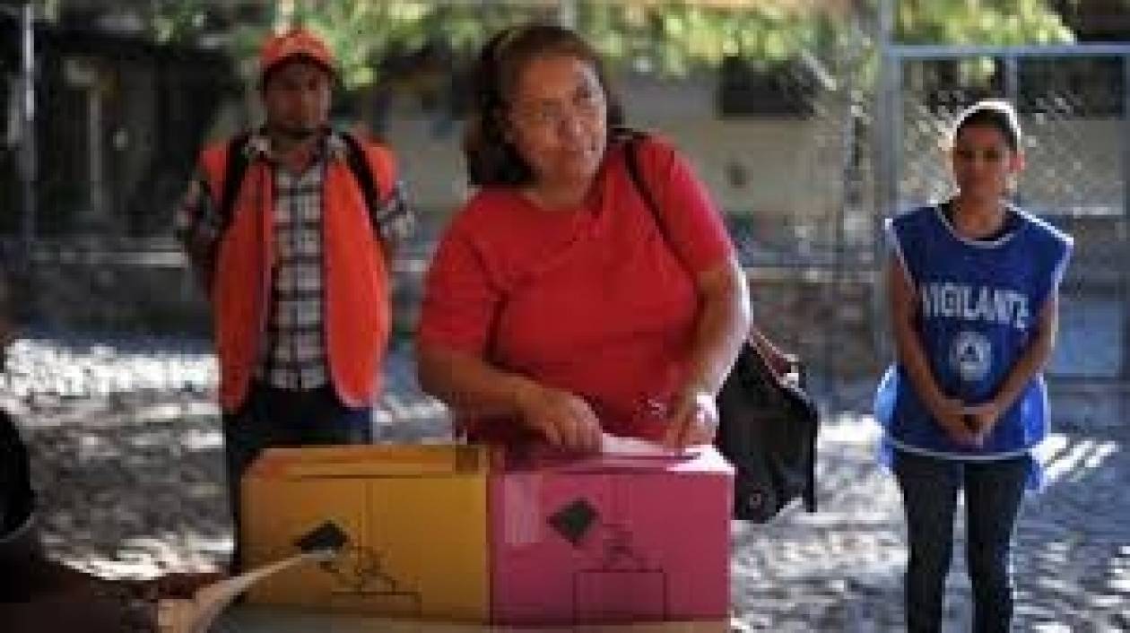 Ελ Σαλβαδόρ: Η αριστερά διακηρύσσει νίκη και η δεξιά νοθεία!