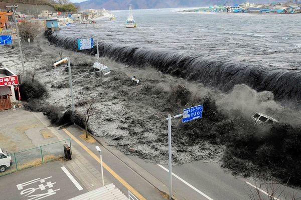 Τρία χρόνια από τον σεισμό και το τσουνάμι της Ιαπωνίας 