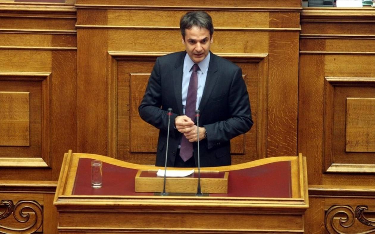 Κόντρα Μητσοτάκη – ΣΥΡΙΖΑ στη Βουλή για τα «λουκέτα» στο Δημόσιο