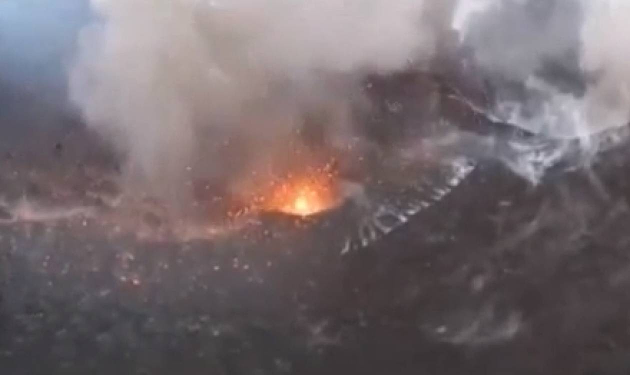 Εντυπωσιακές εικόνες από έκρηξη ηφαιστείου (vid)