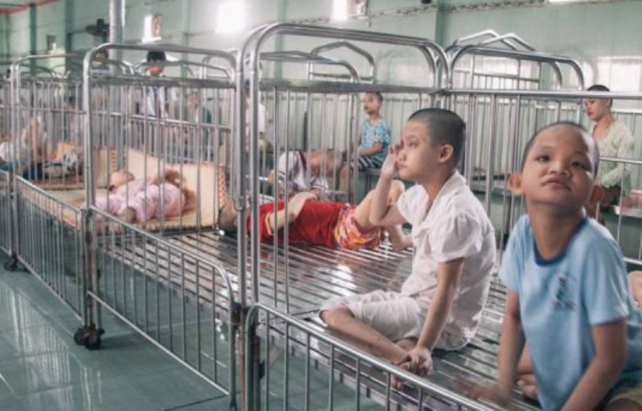 50 χρόνια από τον πόλεμο του Βιετνάμ παιδιά υποφέρουν ακόμα (pics)