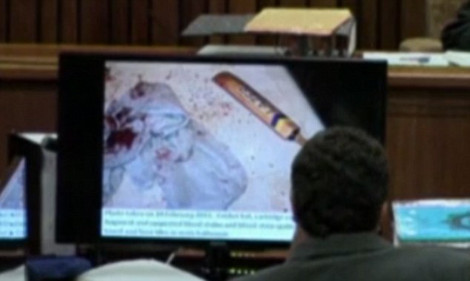 Σοκαριστικές εικόνες: Ο Πιστόριους καλυμμένος με αίματα μετά τον φόνο