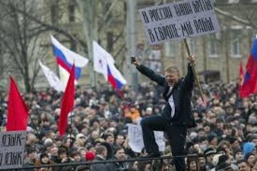 Μόσχα: «Στείλτε παρατηρητές για το δημοψήφισμα στην Κριμαία»