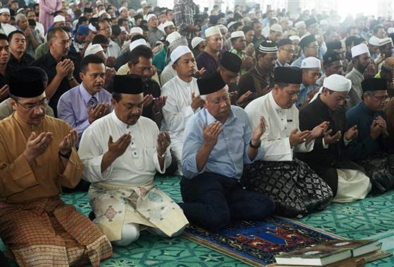 Χιλιάδες Μαλαισιανοί προσευχήθηκαν για τους αγνοούμενους