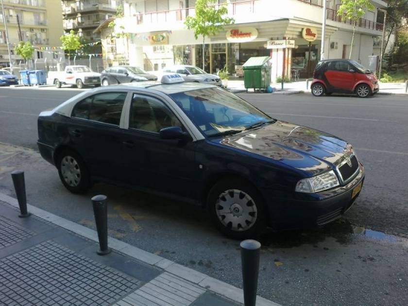 Θεσσαλονίκη: Λήστεψαν και χτύπησαν δύο οδηγούς ταξί