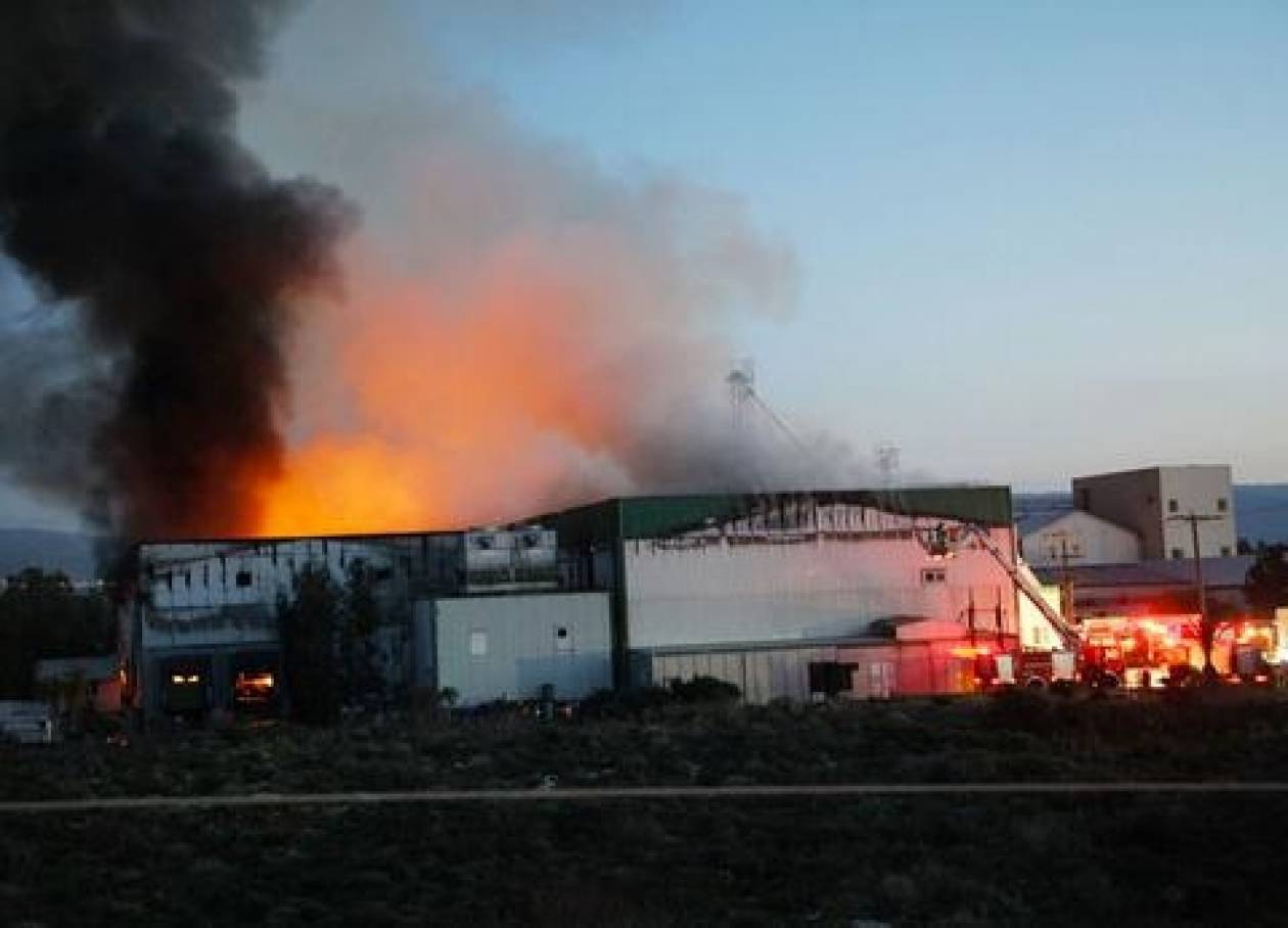 Συνεχίζονται οι προσπάθειες κατάσβεσης της πυρκαγιάς στην Creta Farm