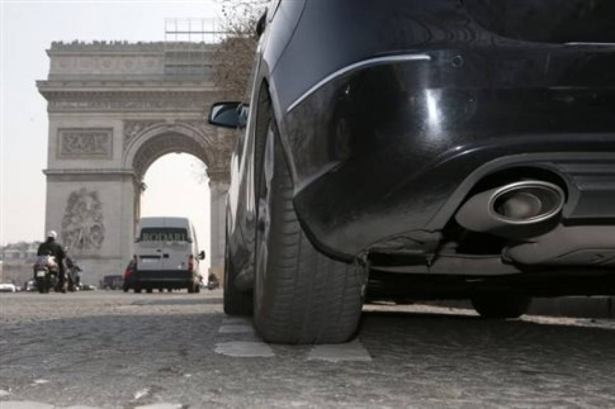 «Δακτύλιος» στο Παρίσι λόγω ατμοσφαιρικής ρύπανσης