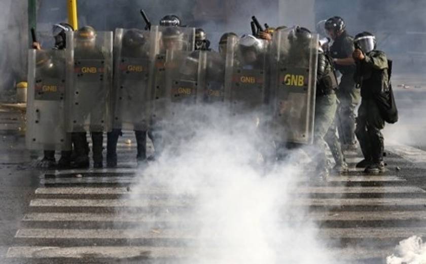 Βενεζουέλα: Επιδρομή στρατιωτών σε προπύργιο διαδηλωτών