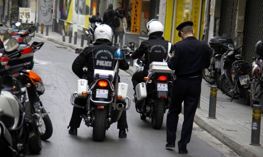 Συλλήψεις στο κέντρο της Αθήνας για ναρκωτικά και κλοπές