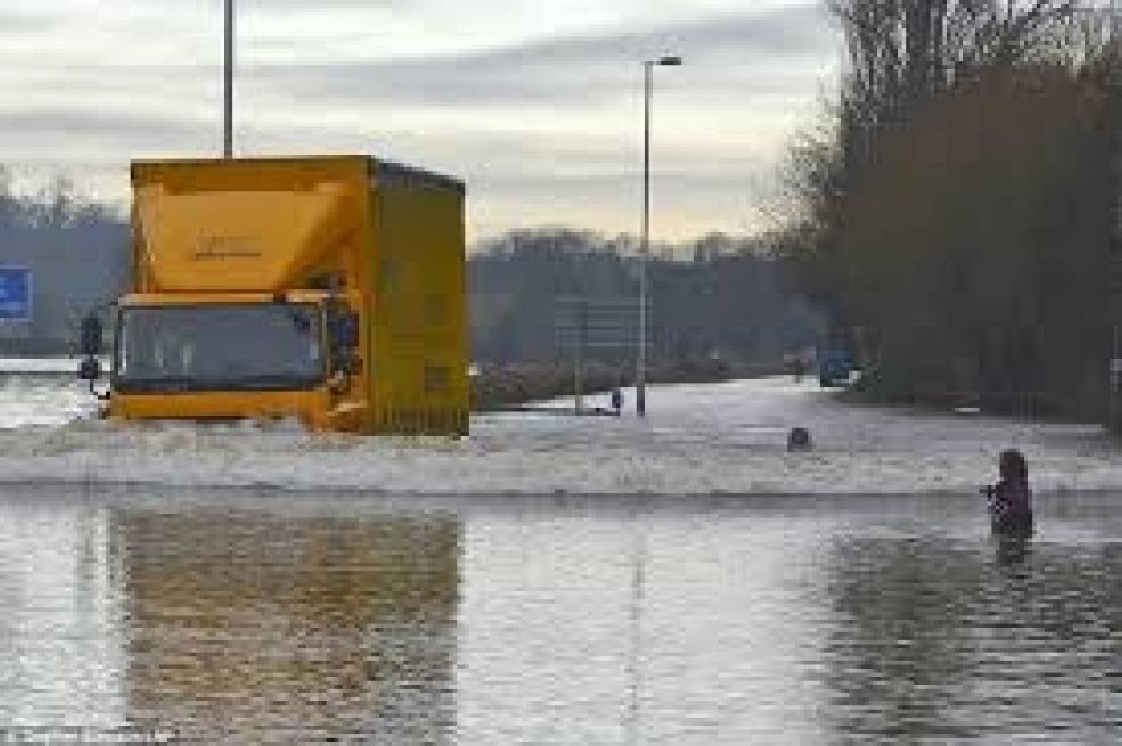 Βρετανία: 600 εκ. ευρώ οι ασφαλιστικές απαιτήσεις μετά τις πλημμύρες