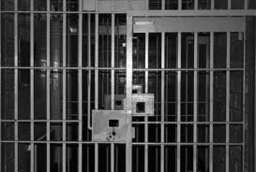 Δεκαετής ποινή κάθειρξης σε Αιγύπτιο αστυνομικό