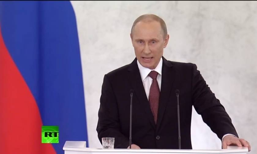 Ο Πούτιν και οι ηγέτες της Κριμαίας υπέγραψαν τη συνθήκη