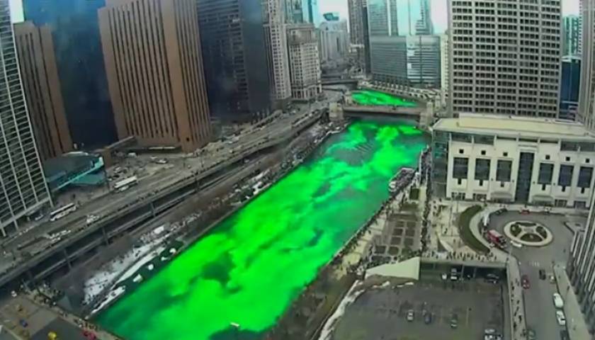 Time - lapse: Γιατί πρασίνισε ο ποταμός στο Σικάγο;