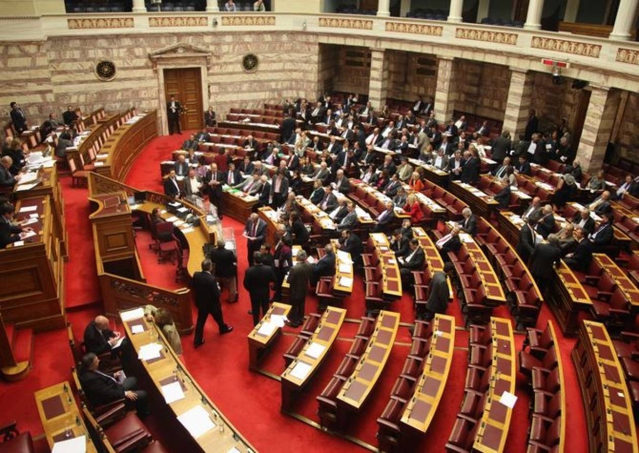 Ένταση στη Βουλή για την παράταση στον αναδρομικό έλεγχο πόθεν έσχες