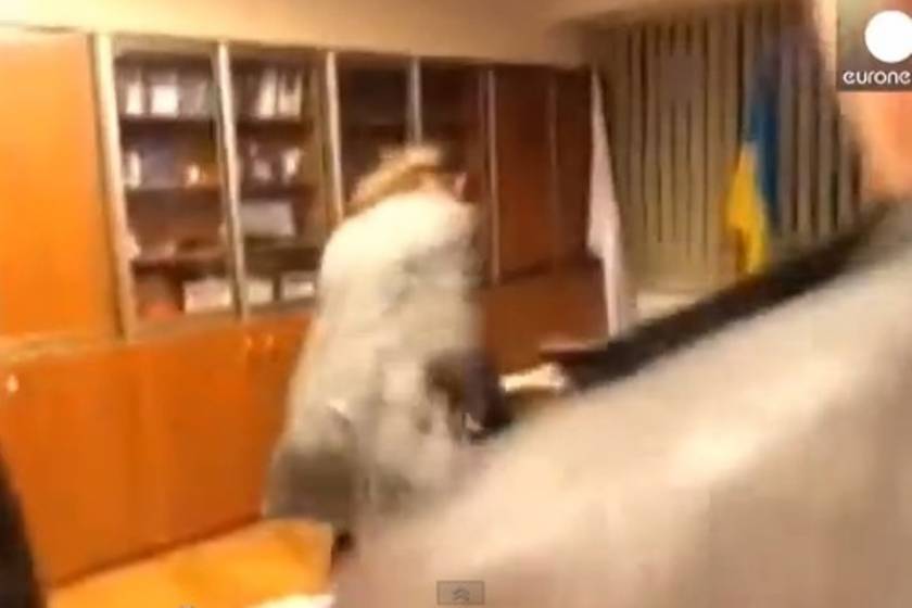Ακροδεξιοί επιτέθηκαν στον διευθυντή της ουκρανικής τηλεόρασης (video)
