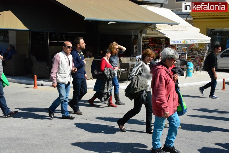 Στους δρόμους μαθητές και γονείς στην Κεφαλονιά (vid+pics)