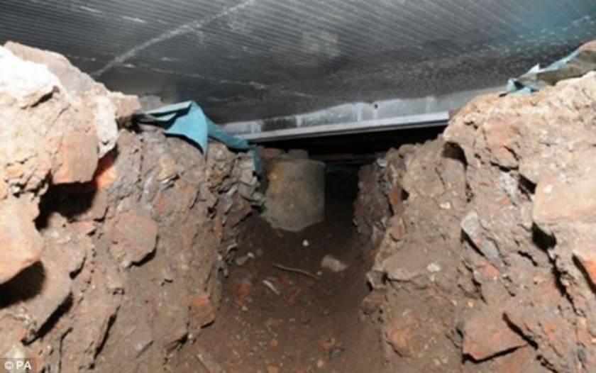 Μάντσεστερ: Ληστές έσκαψαν 15 μέτρα τούνελ! (photos)