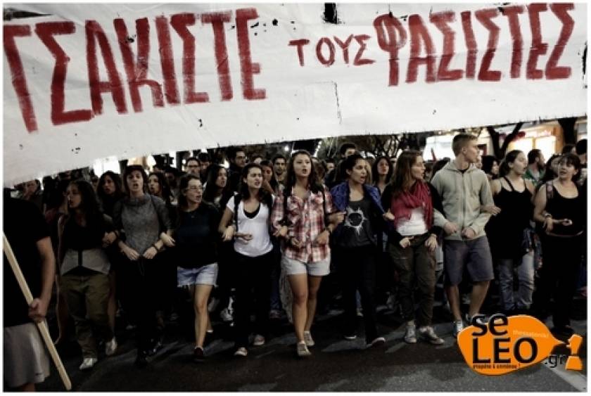 Σε εξέλιξη η αντιφασιστική πορεία και στη Θεσσαλονίκη