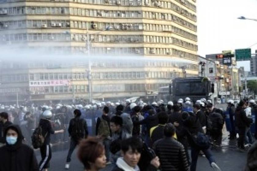 Ταϊβάν: Διαδηλωτές συγκρούστηκαν με την αστυνομία